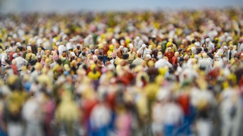 Eine Ansammlung von Figuren.