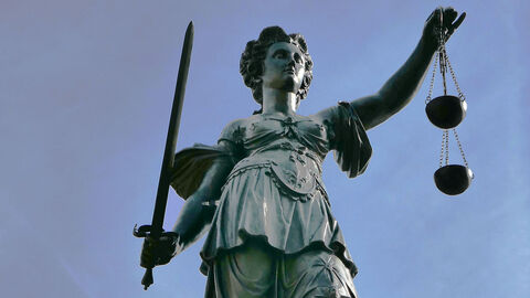 Justitia Statue