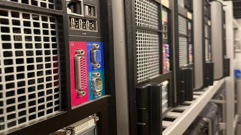 Blick auf einen Server in einem Rechenzentrum.